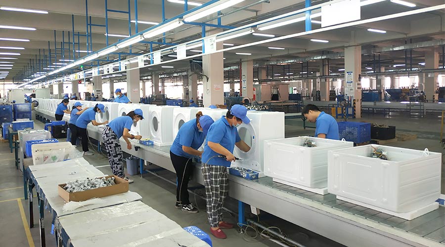 高效率！員工們忙碌地開(kāi)展巴西客戶的衣物烘干機(jī)生產(chǎn)工作