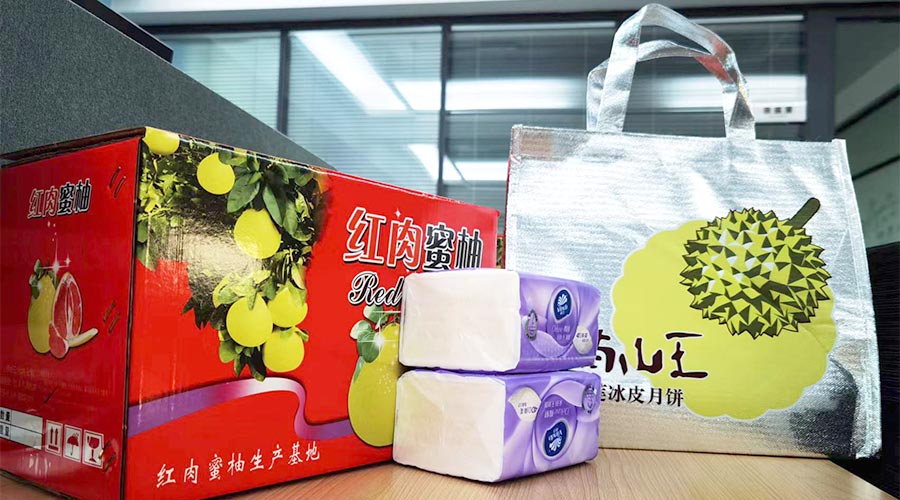 迎中秋 送關懷！金環(huán)電器給員工們派發(fā)中秋禮包