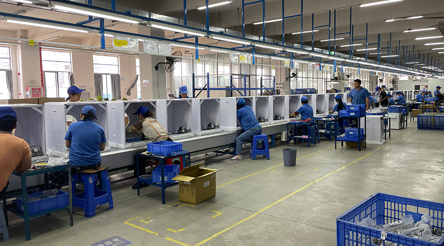 四月訂單高峰，車間繁忙景象