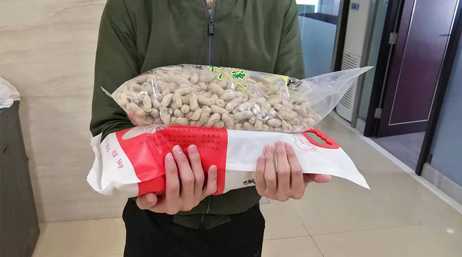 新春關(guān)懷 禮滿情暖！金環(huán)電器給員工發(fā)年貨