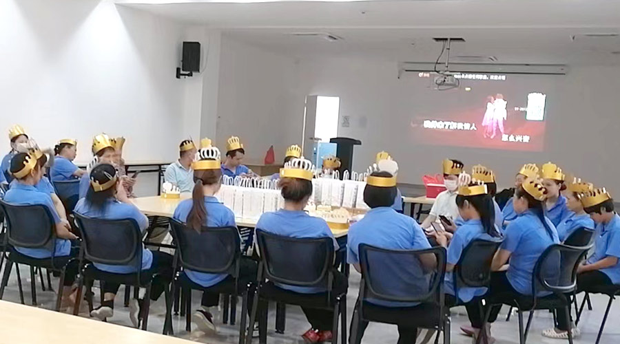 歡聚一堂 溫暖相伴！金環(huán)電器舉辦9月員工生日會